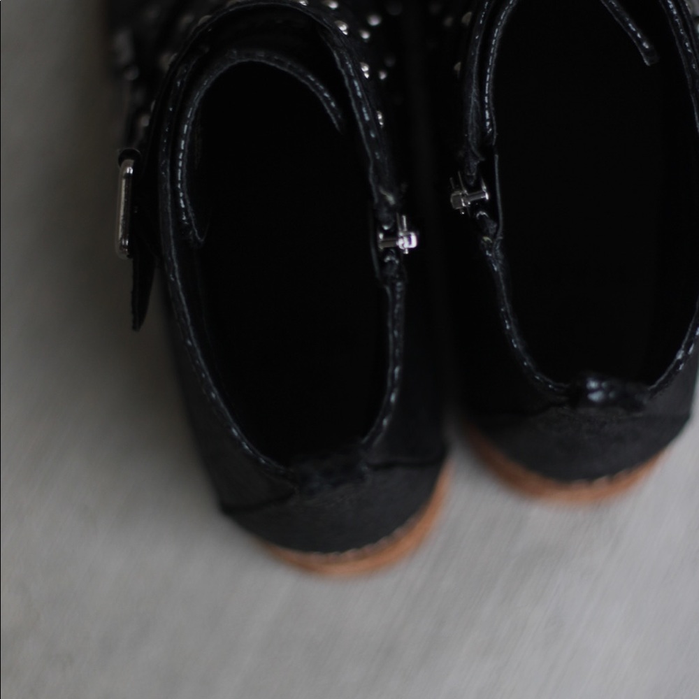 Faux Black Snakeskin bootie - Picture 5 of 7